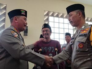 Kabaharkam Dialog dengan Warga Masifkan Program Polisi RW di Surabaya