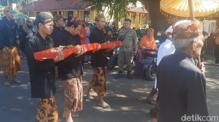 Kirab pusaka Keraton Sumenep