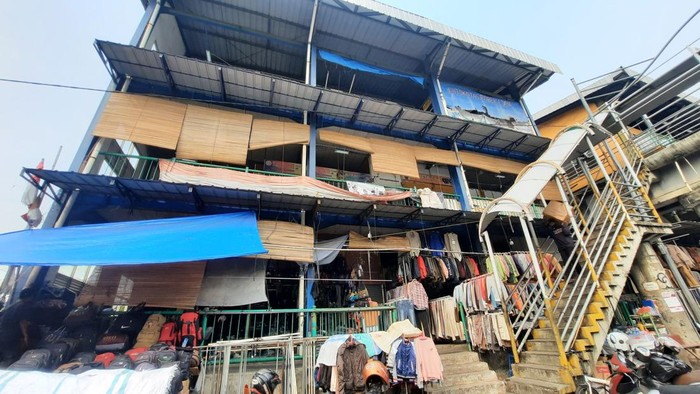 Kondisi pasar penampungan sementara di Senen, Jakarta