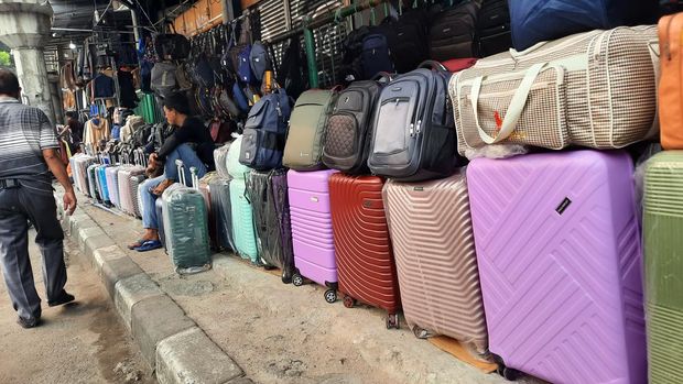 Kondisi pasar penampungan sementara di Senen, Jakarta