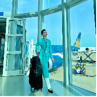 Loan Vuong populer di media sosial Vietnam. Dia dikenal sebagai pramugari tercantik. Foto: Instagram Loan Vuong