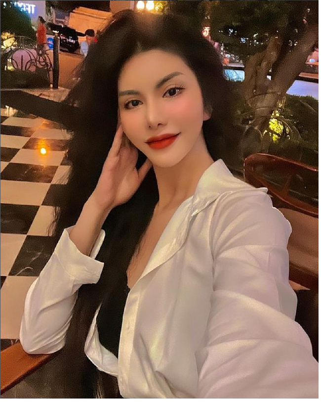 Di balik kehidupannya yang tampak bahagia sebagai pramugari dan ratu kecantikan, Loan Vuong sempat menjalani kehidupan pribadi yang berat. Foto: Instagram Loan Vuong