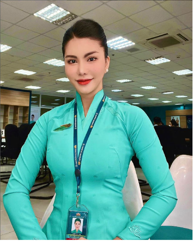 Loan Vuong tak mendapatkan hak asuh anaknya karena pekerjaannya sebagai pramugari dianggap tak memiliki jam kerja yang memungkinkannya mengasuh anaknya. Foto: Instagram Loan Vuong