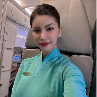 Sehari-harinya Loan Vuong bekerja sebagai pramugari Vietnam Airlines. Loan kerap mengunggah ke media sosial foto penampilannya saat bertugas sebagai pramugari. Foto: Instagram Loan Vuong