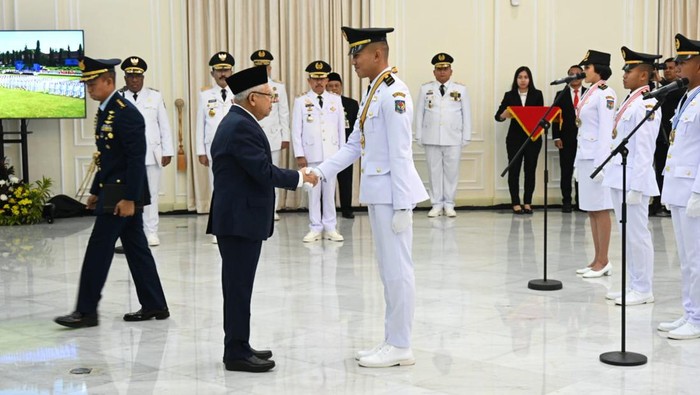 Maruf Amin lantik pamong praja muda lulusan IPDN