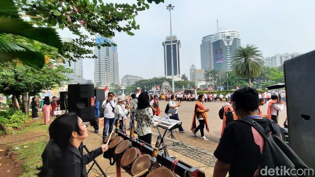 Massa Habornas Aksi Damai di Patung Kuda