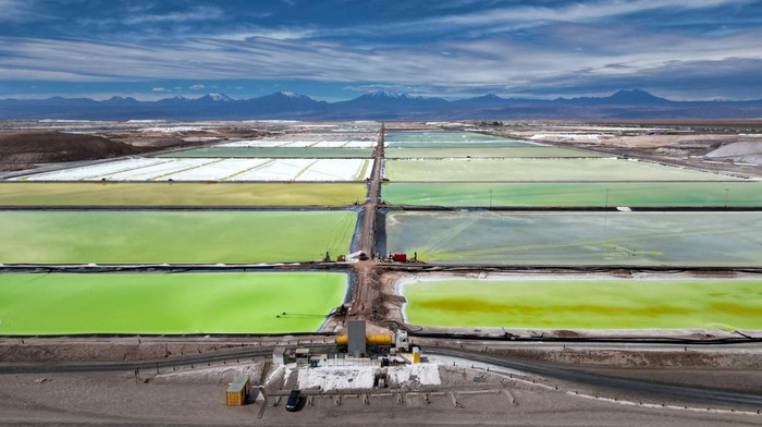 A truck loads concentrated brine at SQM lithium mine at the Atacama salt flat, in Antofagasta region, Chile, May 3, 2023. REUTERS/Ivan Alvarado