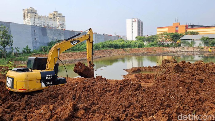 Waduk Karang Kitri tengah dibangun di Margahayu, Kota Bekasi, Jawa Barat. Begini progresnya.