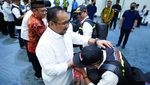 Potret Semringah Menag Yaqut Sambut Kedatangan Petugas Haji