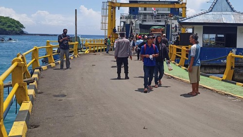 Suasana penyeberangan di Pelabuhan Padangbai yang terletak di Kecamatan Manggis, Kabupaten Karangasem beberapa waktu yang lalu.