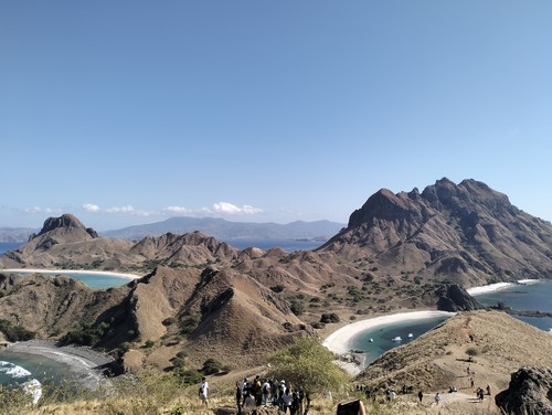 Pemandangan Pulau Padar, salah satu destinasi unggulan di kawasan Taman Nasional Komodo, Kamis (27/7/2023). (Ambrosius Ardin)