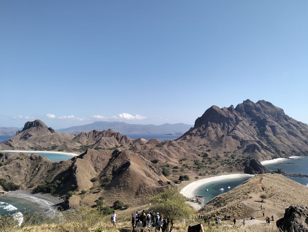 Pemandangan Pulau Padar, salah satu destinasi unggulan di kawasan Taman Nasional Komodo, Kamis (27/7/2023). (Ambrosius Ardin)