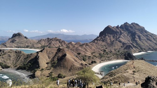 Pemandangan Pulau Padar, salah satu destinasi unggulan di kawasan Taman Nasional Komodo, Kamis (27/7/2023). (Ambrosius Ardin)