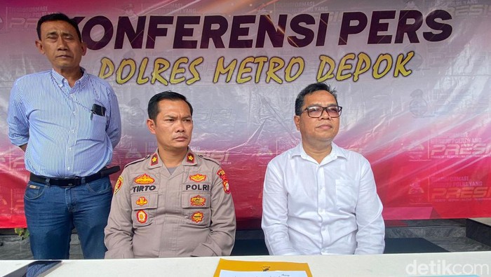 Polres Mtro Depok merilis kasus pelemparan batu di Jalan Margonda. Pelaku seorang pemulung yang diduga ODGJ.