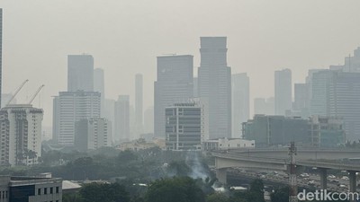 Potret Udara Buruk Jakarta yang Sering Dikira Mendung, Awas Bahaya!