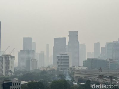 Potret Udara Buruk Jakarta yang Sering Dikira Mendung, Awas Bahaya!