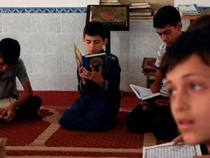 Surat Al-Humazah, Peringatan untuk yang Pelit dan Sering Mencela Orang Lain