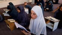 Anak-anak ini juga tampak semangat menghafal Al-Quran.  