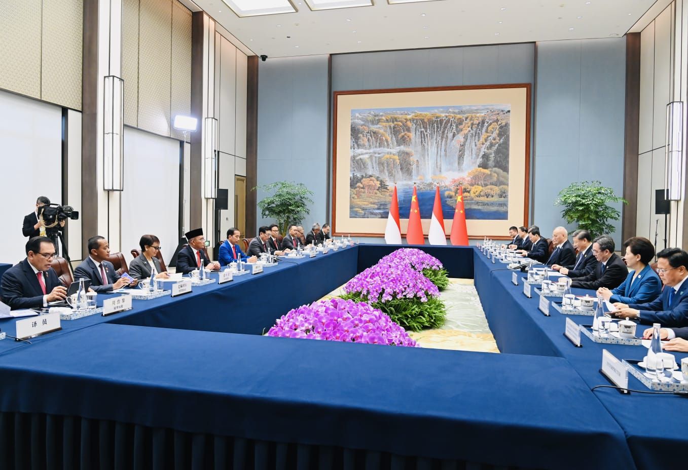 Presiden Joko Widodo menekankan sejumlah kerja sama antara Indonesia dan Republik Rakyat Tiongkok (RRT) pada pertemuan bilateral bersama Presiden Xi Jinping yang dilaksanakan di Hotel Jinniu, Chengdu, pada Kamis, 27 Juli 2023. (Dok. Laily Rachev - Biro Pers Sekretariat Presiden)