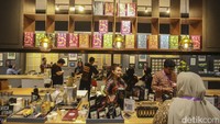 Gubernur Bank Indonesia Perry Warjiyo menyebut ada beragam produk yang dipamerkan kali ini. Mulai dari wastra atau kain, kriya atau kerajinan, kopi, hingga makanan dan minuman asli dari daerah-daerah di Indonesia.