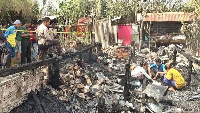 Rumah warga terbakar di Palembang. (Prima Syahbana/detikSumbagsel)