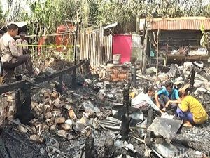 Rumah Terbakar gegara Korsleting Listrik, Emas-Uang untuk Lamaran Ludes