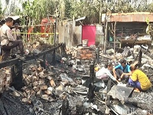 Rumah Terbakar gegara Korsleting Listrik, Emas-Uang untuk Lamaran Ludes