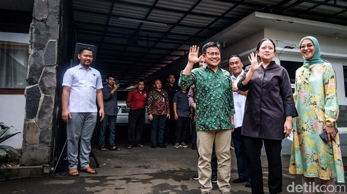 Safari Politik, Puan Sowan ke Cak Imin Ketua DPP PDIP Puan Maharani melakukan safari politik hari ini. Yang pertama, ia menyambangi rumah dinas Ketum PKB Muhaimin Iskandar (Cak Imin).