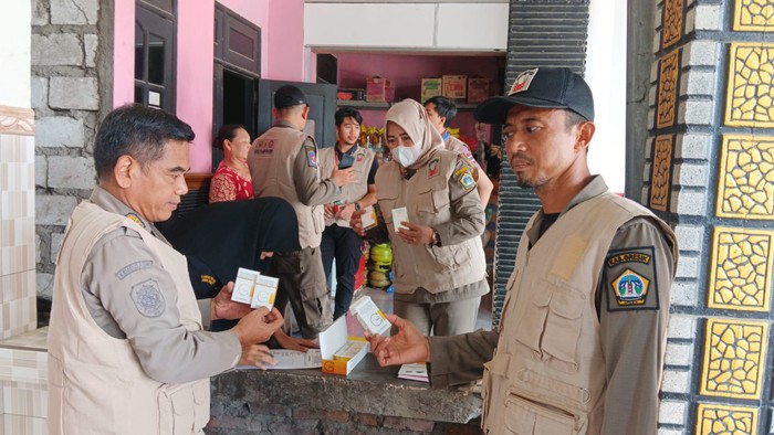 Satpol PP Gresik Razia Rokok Ilegal