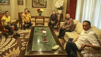 Diketahui, sebelum bertemu Airlangga, Puan terlebih dulu mengunjungi Ketua Umum PKB Muhaimin Iskandar (Cak Imin) di kediamannya. Puan tiba di kediaman Cak Imin pukul 12.44 WIB.  