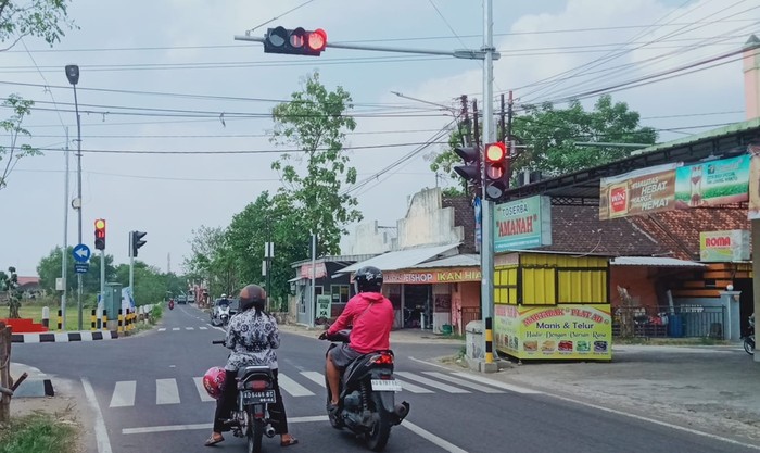 Simpang empat traffic light Gayamprit, Klaten Selatan.