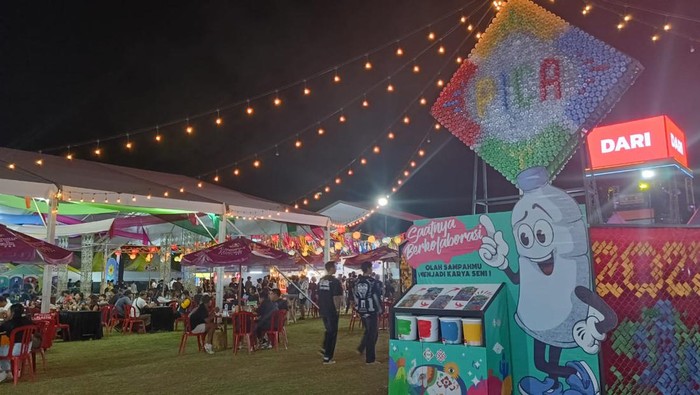 Suasana di Paradise Islands Clothing Association (PICA) Festival 2023 pada Kamis (27/7/2023) di Lapangan Niti Mandala Denpasar. (Ni Made Lastri Karsiani Putri-detikBali)