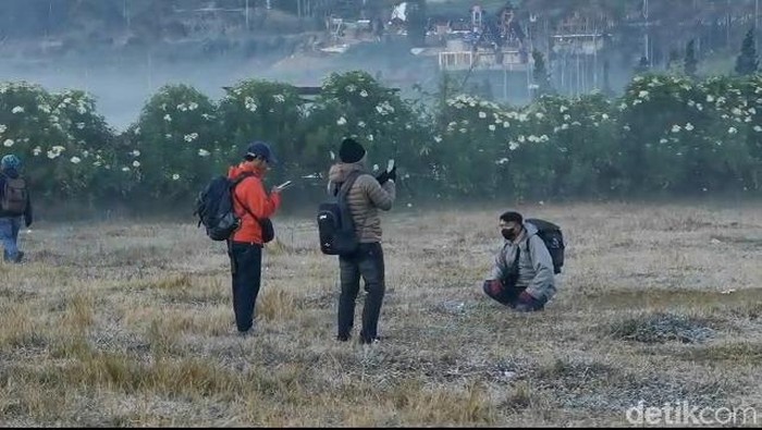 Suhu di Dieng turun hingga minus 3,5 derajat celsius pagi ini, Kamis (27/7/2023).