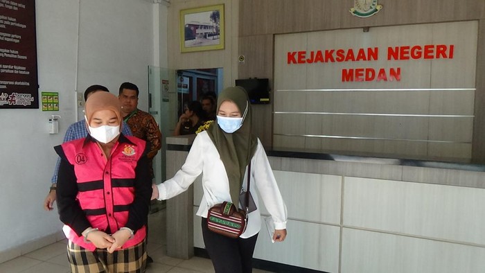 Tersangkan korupsi program Mahad UINSU saat akan ditahan. (Foto: Dok. Kejari Medan)