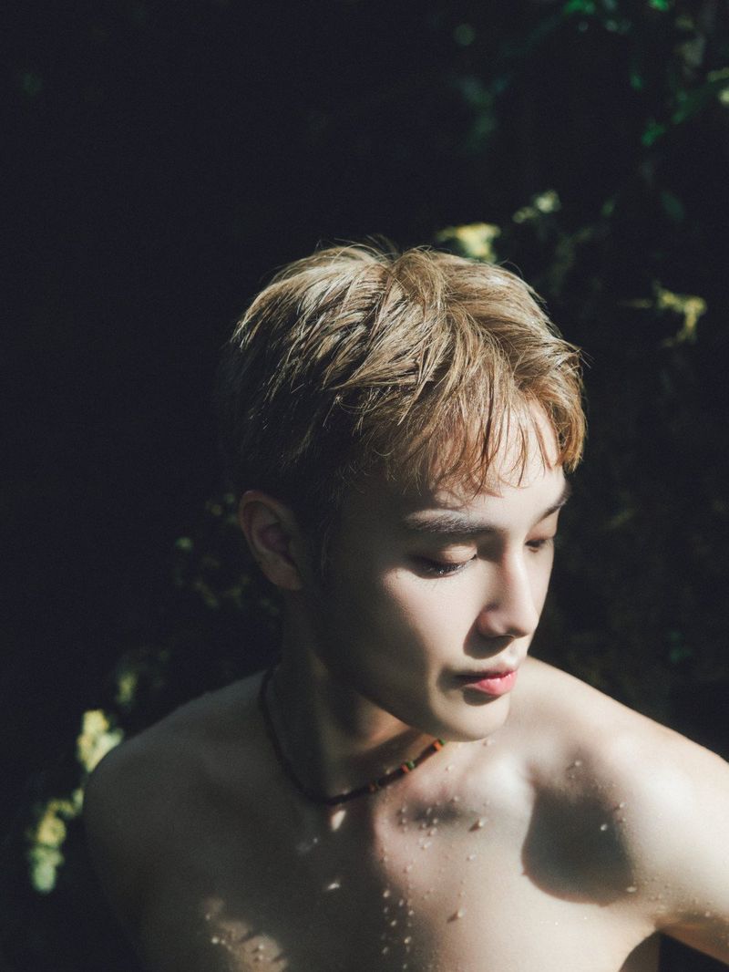 Teaser foto Haknyeon untuk comeback THE BOYZ 2ND ALBUM [PHANTASY] Pt.1 Christmas In August.