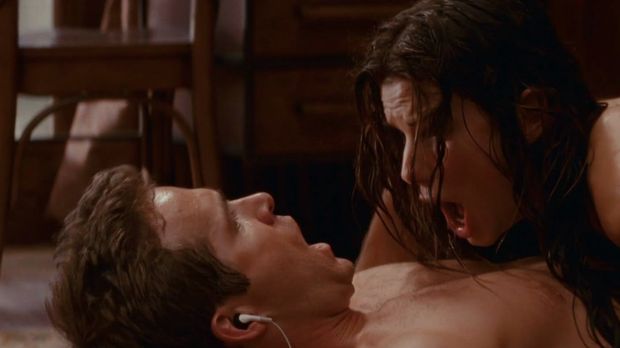 Adegan Ryan Reynolds dan Sandra Bullock di The Proposal (2009).