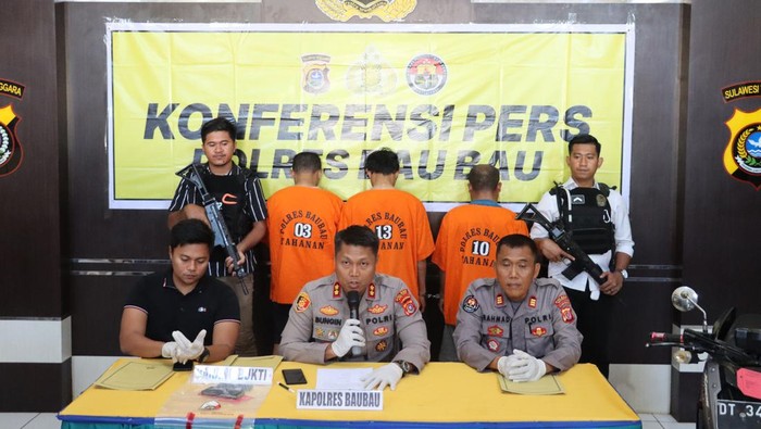 Tiga pelaku penikaman wartawan di Baubau, Sulawesi Tenggara.