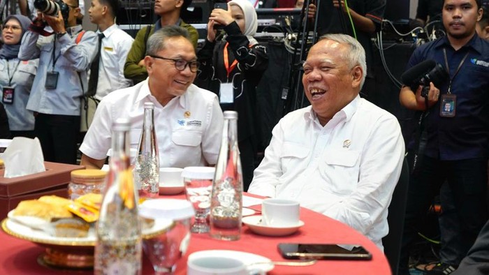 Upaya Mendorong Arsitek se-ASEAN untuk Saling Berkolaborasi ASEAN Architects Congress (AAC) kembali digelar di Makassar, Sulawesi Selatan. Forum ini membahas isu dalam negeri dan regulasi pekerja arsitek se-Asia Tenggara.