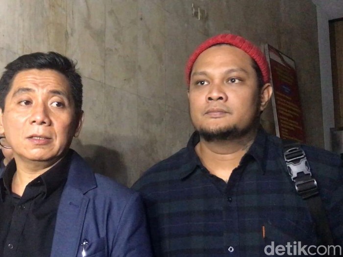 Virgoun diperiksa di Polda Metro Jaya terkait laporan Inara Rusli soal dugaan perzinaan.