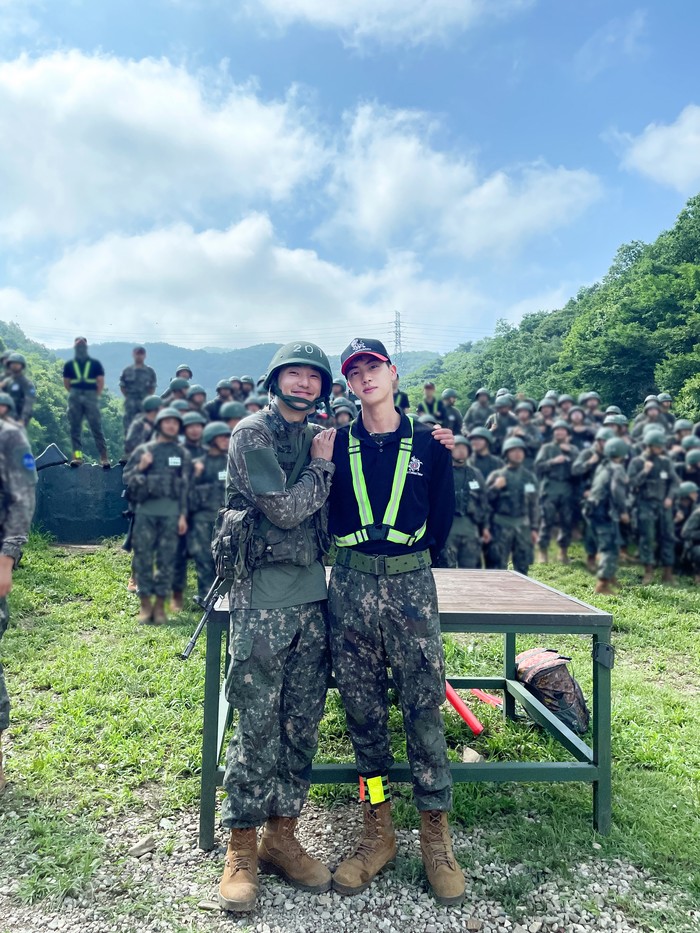 Yoon & Jin Kang Seung Yoon WINNER dan Jin BTS.