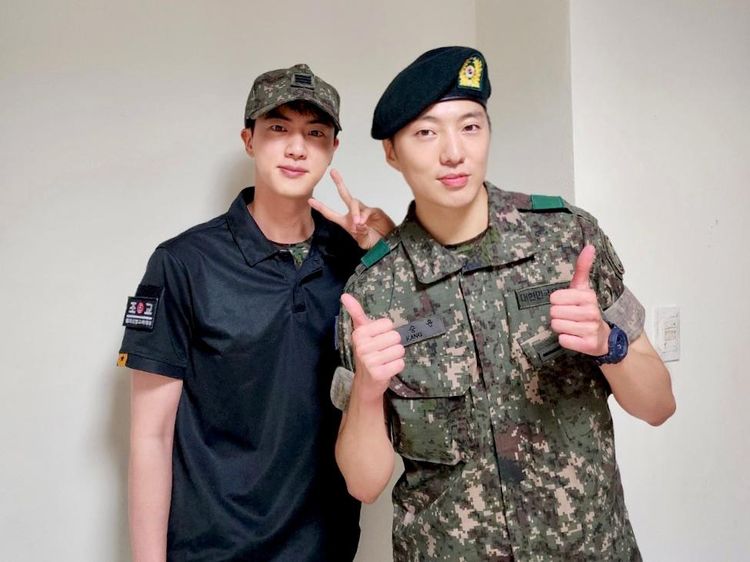Momen Akrab Jin BTS dan Yoon WINNER di Barak Militer