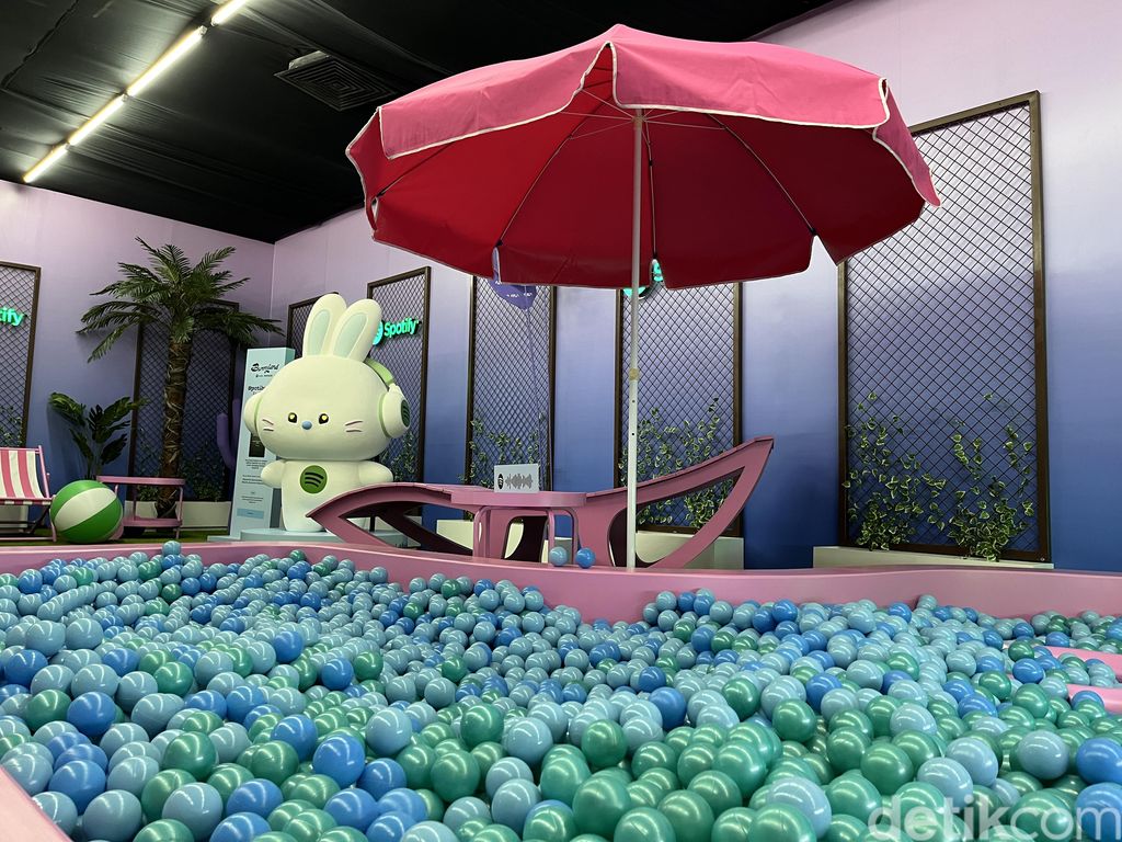 Event BUNNYLAND digelar Spotify bersama NewJeans dalam rangka perilisan album Get Up. Bertempat di Lotte Alley, Lotte Shopping Avenue lantai LG, event ini akan dibuka mulai 26 Juli sampai 6 Agustus 2023. BUNNYLAND dibuka untuk umum dan gratis.