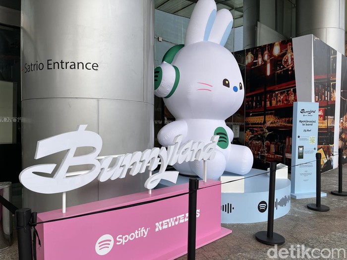 Event BUNNYLAND digelar Spotify bersama NewJeans dalam rangka perilisan album Get Up. Bertempat di Lotte Alley, Lotte Shopping Avenue lantai LG, event ini akan dibuka mulai 26 Juli sampai 6 Agustus 2023. BUNNYLAND dibuka untuk umum dan gratis.