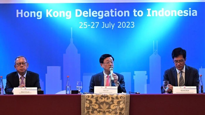 Delegasi Hong Kong Kunjungi Indonesia Perkuat Hubungan Bisnis Delegasi bisnis Hong Kong mengunjungi Indonesia. Kunjungan ini untuk memperkuat kerja sama bilateral dengan menandatangani 16 Memorandum of Understanding (MoU), Kamis (27/8/2023).
