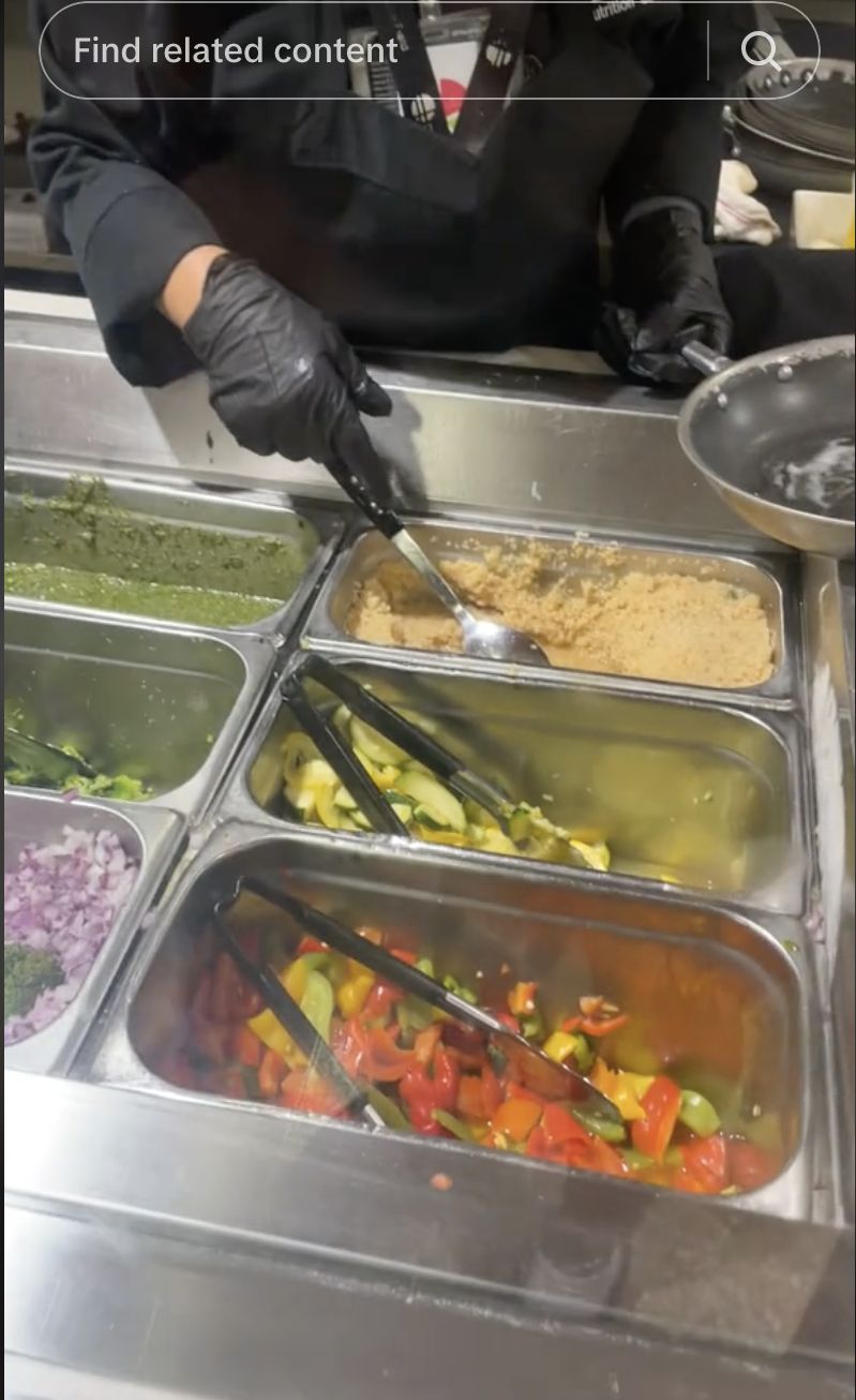 Demi Hemat Biaya, Pria Ini Pilih Makan di Kafe Rumah Sakit