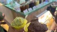 Pengunjung juga bisa menemukan tester gelato yang dibuat dari bahan makanan brand PreGel. Brand ini memang dibuat khusus untuk membuat gelato. Rasa gelatonya mulai dari pistachio hingga cokelat. Foto: Detikcom / Atiqa Rana