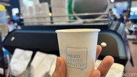 Pecinta kopi merapat! Kamu bisa mencoba kopi dari olahan biji kopi yang  dijual oleh Hero Coffee Roaster. Pilihannya mulai dari kopi creamy hingga yang lebih pahitFoto: Detikcom / Atiqa Rana