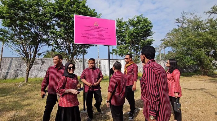 Fraksi PDIP DPRD Solo saat mengecek Benteng Vastenburg Solo, Jumat (28/7/2023)