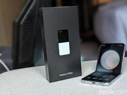 Unboxing Samsung Galaxy Z Flip 5 yang Tampilannya Makin Segar