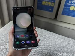 Unboxing Samsung Galaxy Z Flip 5 yang Tampilannya Makin Segar